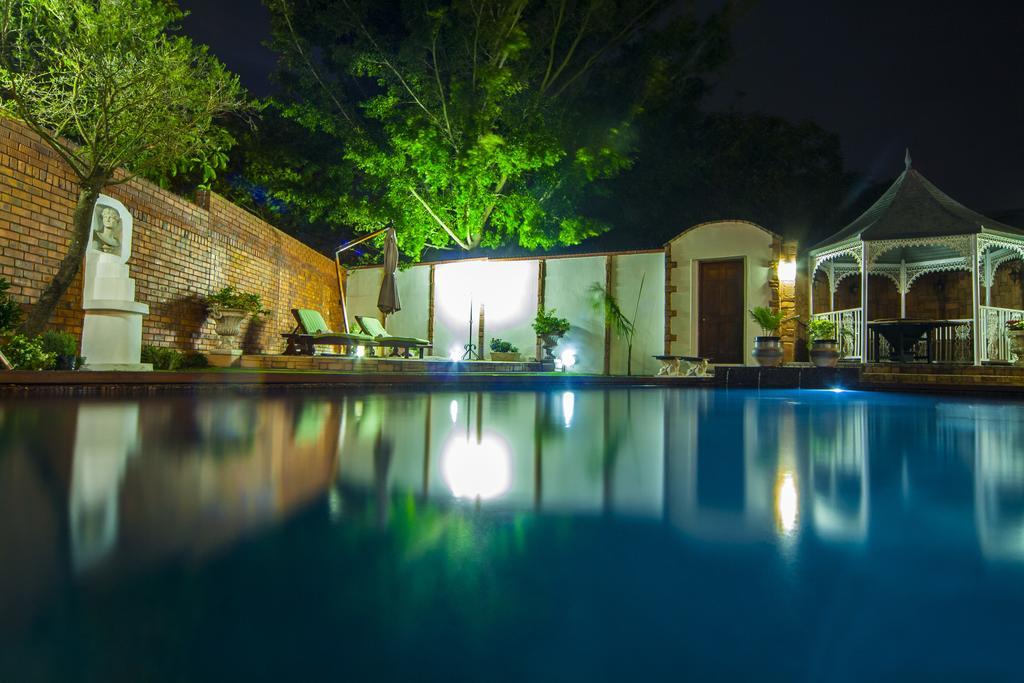 Aristo Manor Hotel Richards Bay Bagian luar foto