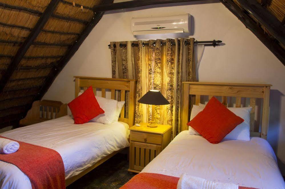 Aristo Manor Hotel Richards Bay Bagian luar foto