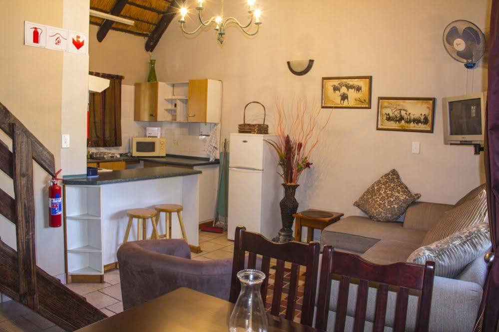 Aristo Manor Hotel Richards Bay Bagian luar foto