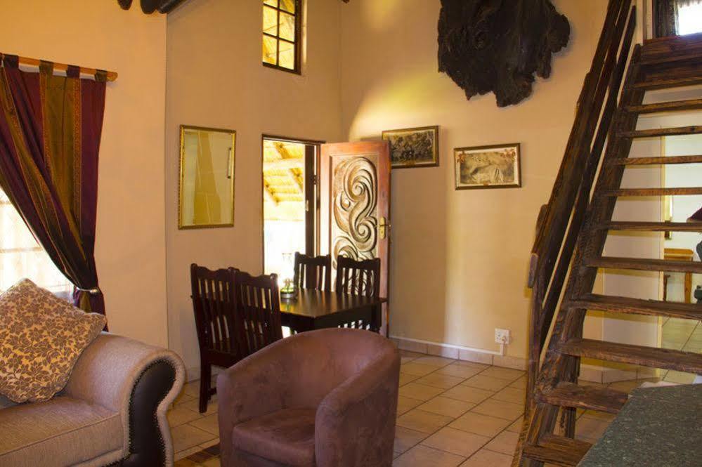Aristo Manor Hotel Richards Bay Bagian luar foto
