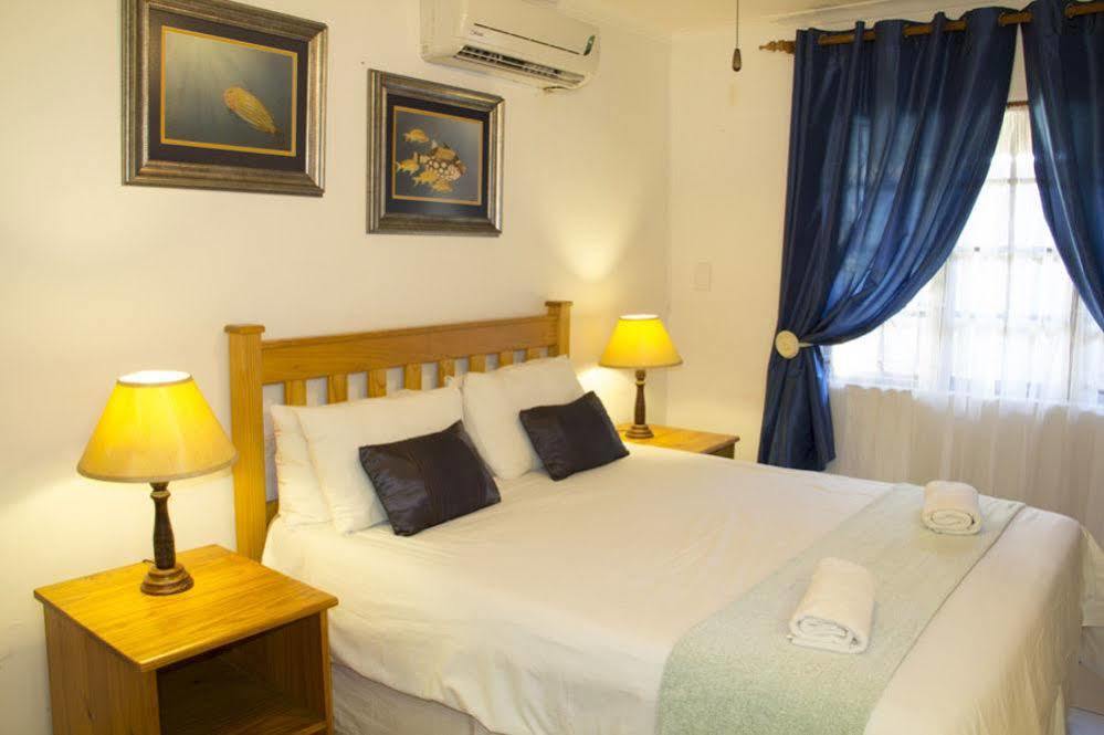 Aristo Manor Hotel Richards Bay Bagian luar foto