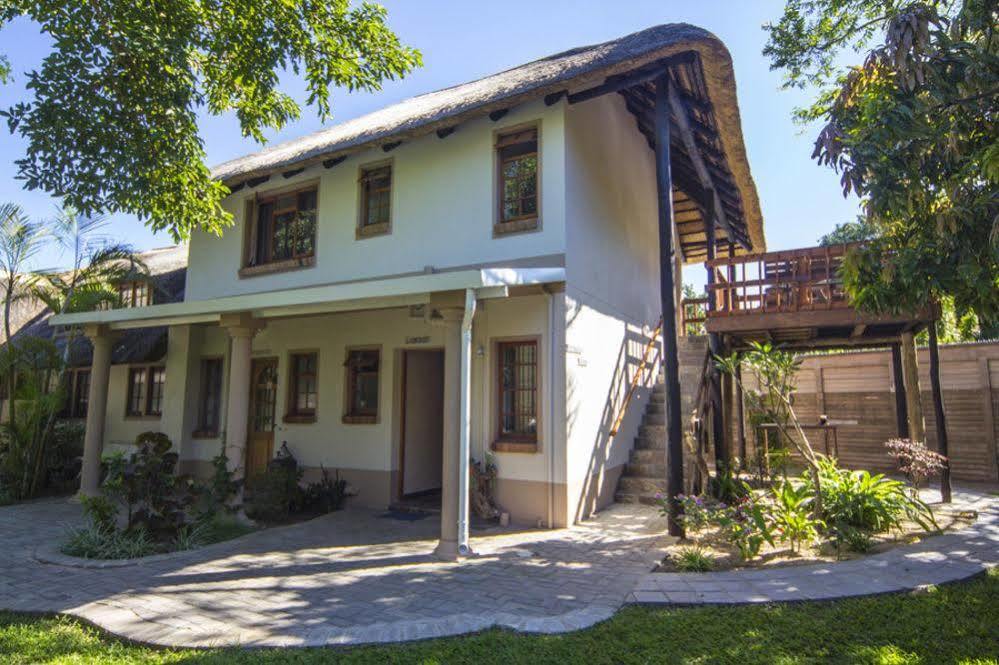 Aristo Manor Hotel Richards Bay Bagian luar foto