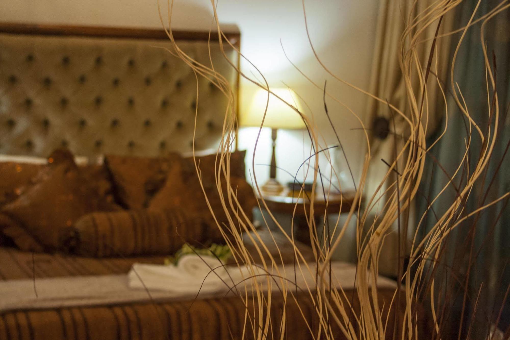 Aristo Manor Hotel Richards Bay Bagian luar foto