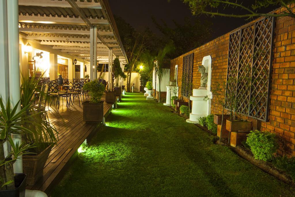 Aristo Manor Hotel Richards Bay Bagian luar foto