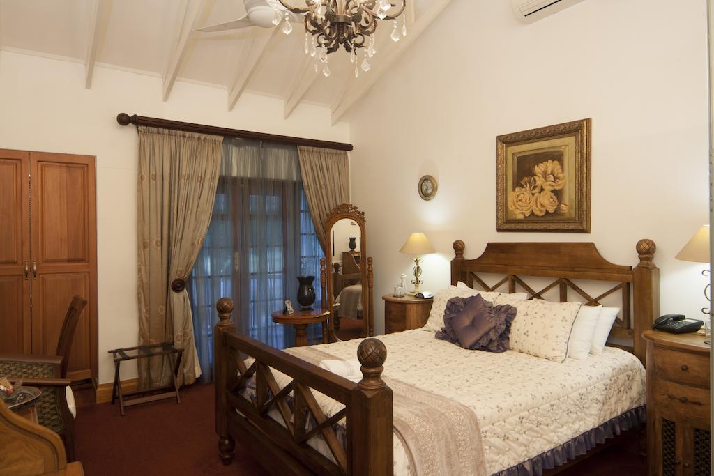 Aristo Manor Hotel Richards Bay Bagian luar foto