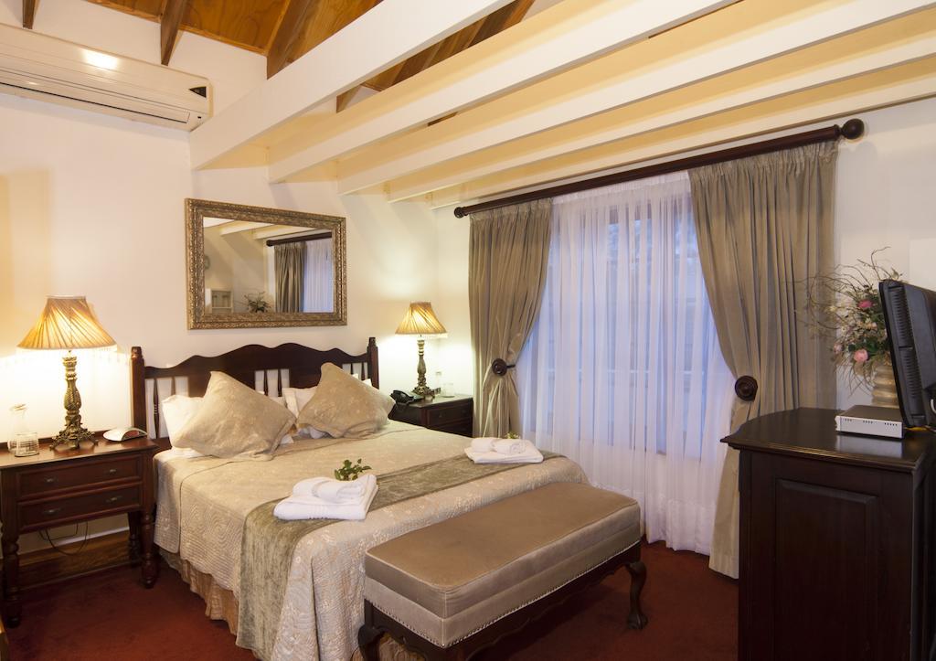 Aristo Manor Hotel Richards Bay Bagian luar foto