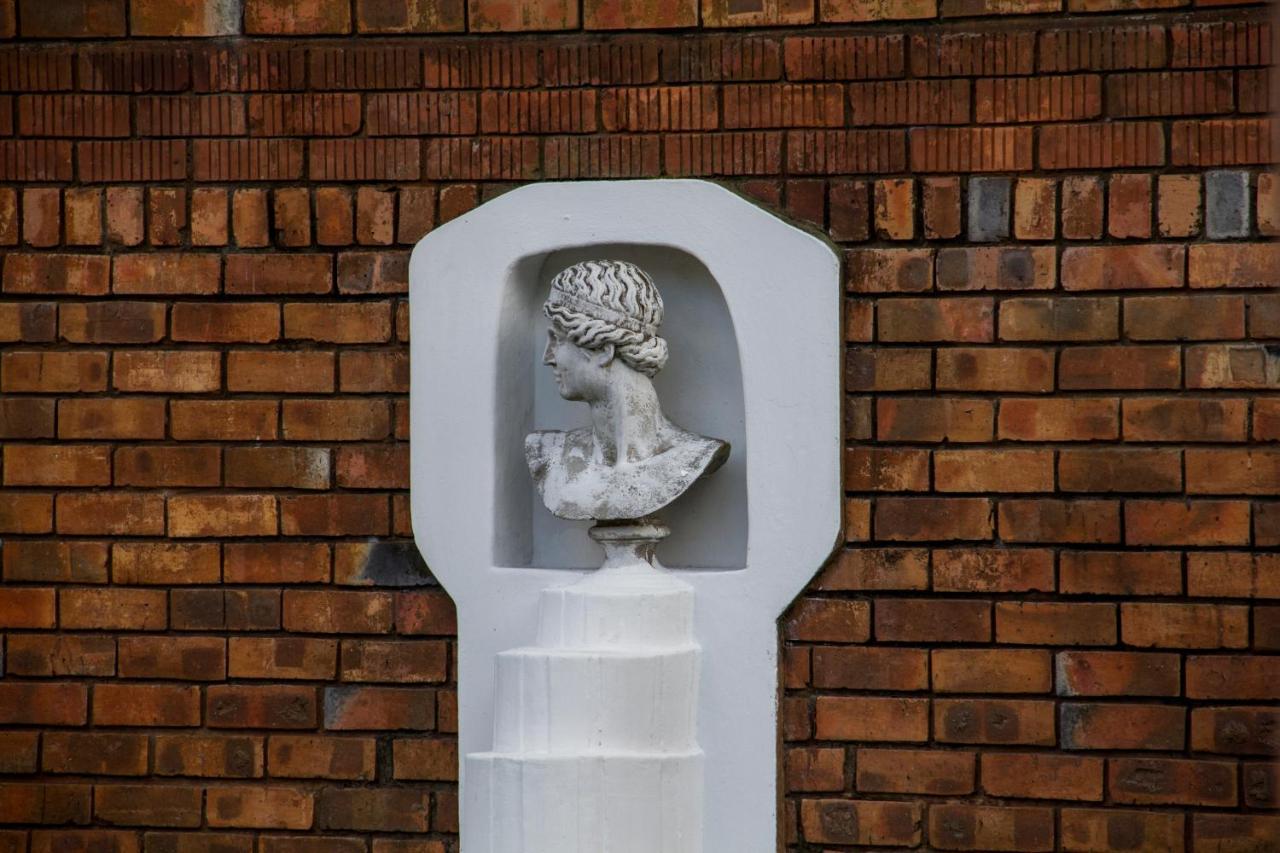 Aristo Manor Hotel Richards Bay Bagian luar foto