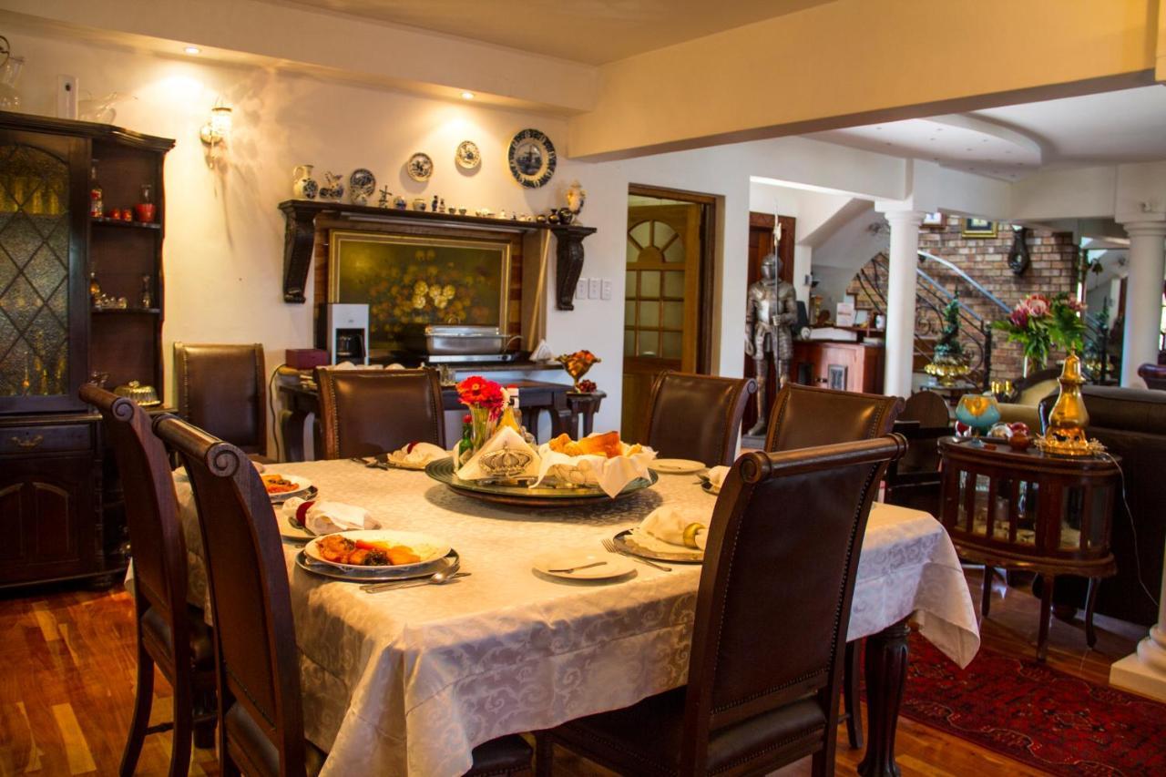 Aristo Manor Hotel Richards Bay Bagian luar foto